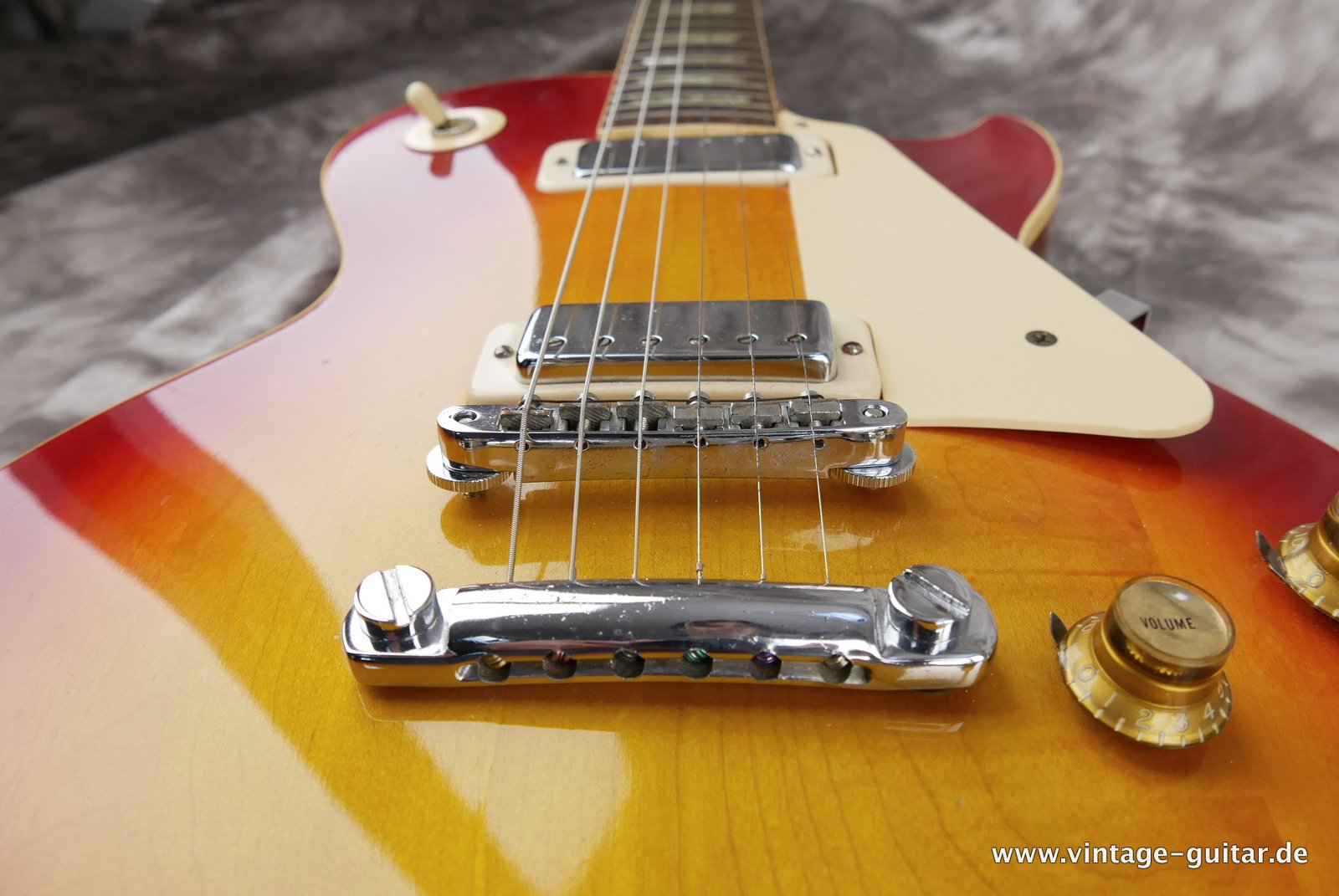 img/vintage/4770/Gibson-Les-Paul Deluxe-1973-cherry-sunburst-018.JPG